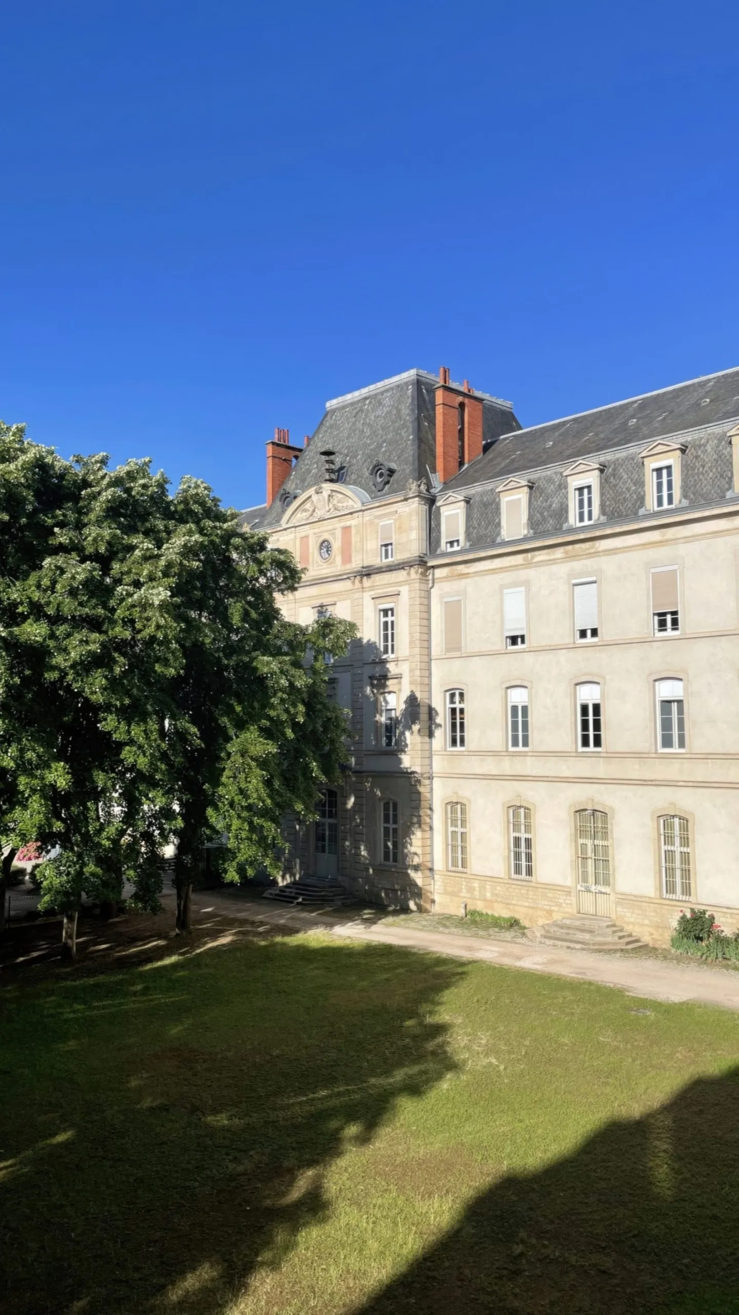 ECM Dijon École de Commerce et Management alternance après bac parcoursup