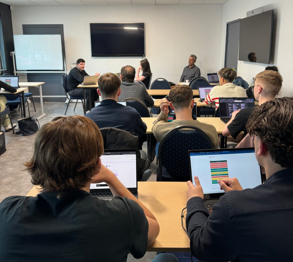 C'est au tour des étudiants d'analyser la simulation de rendez-vous professionnel.