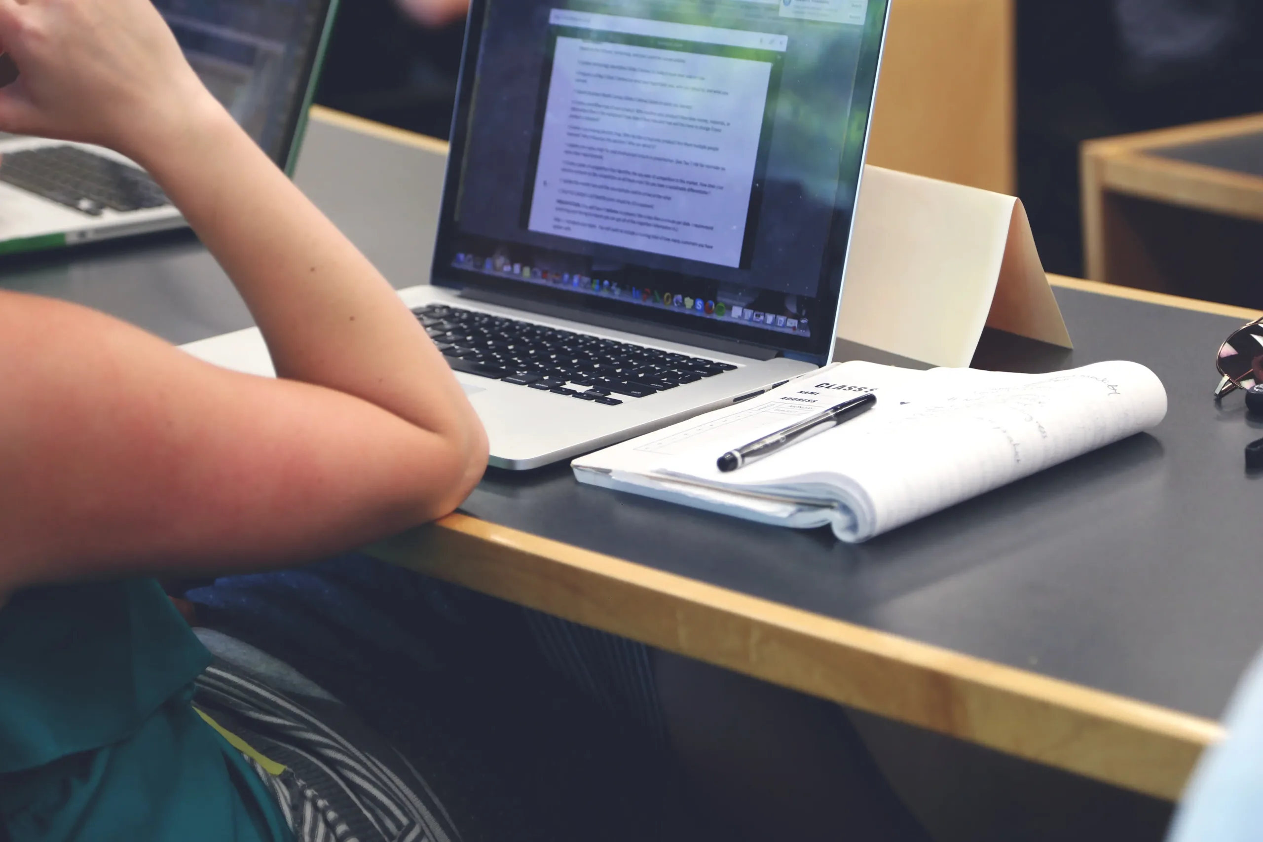 Comment rejoindre une école de commerce en alternance ?